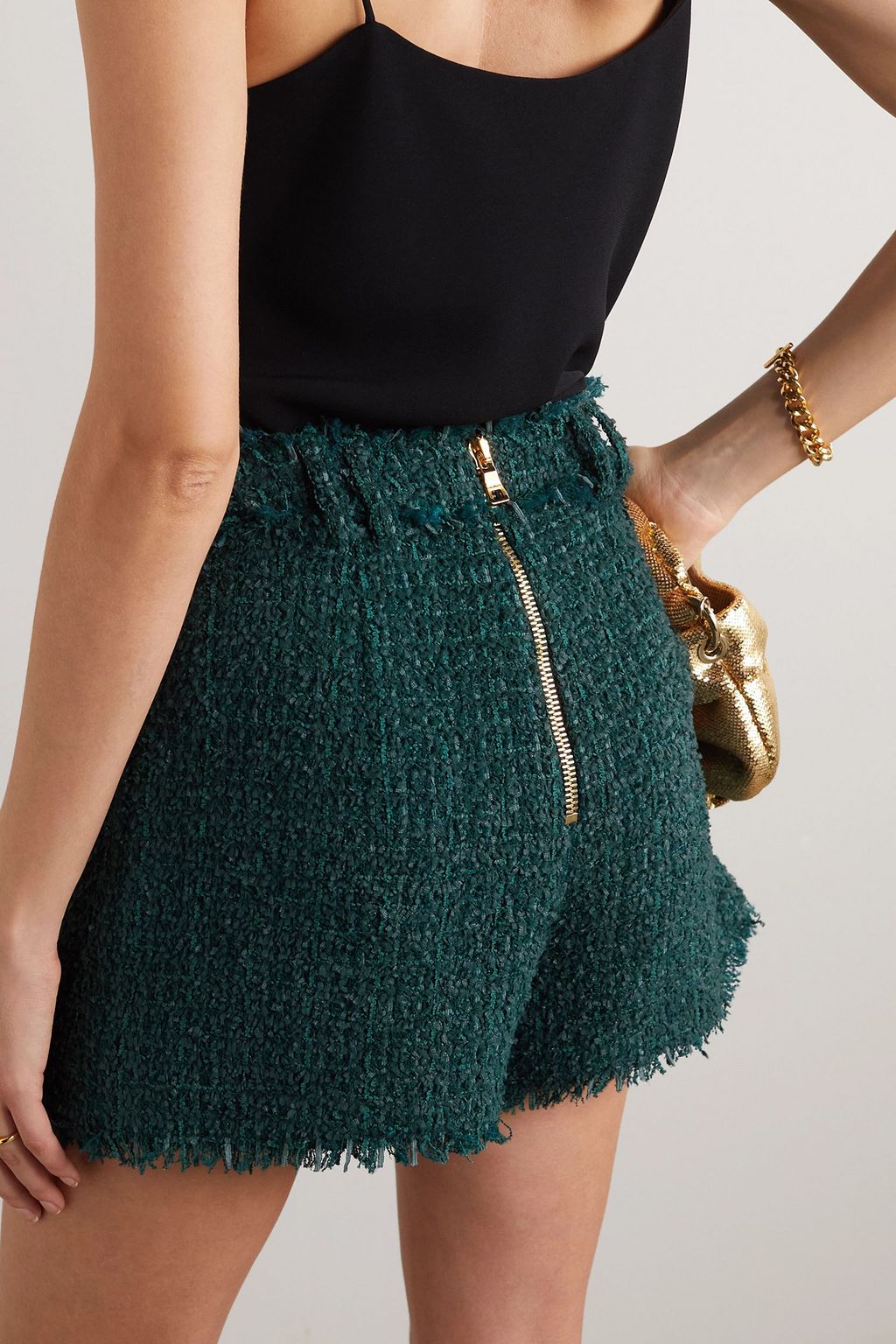 BALMAIN شورت من البوكليه مزيّن بأزرار وبأطراف منسّلة