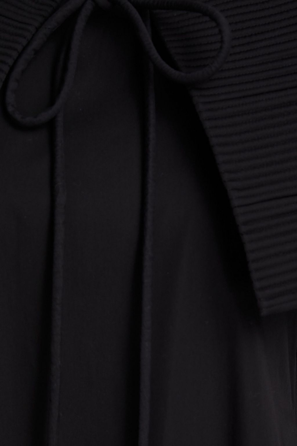 TORY BURCH Maxikleid aus Baumwollpopeline mit Cape-Effekt und Fransen