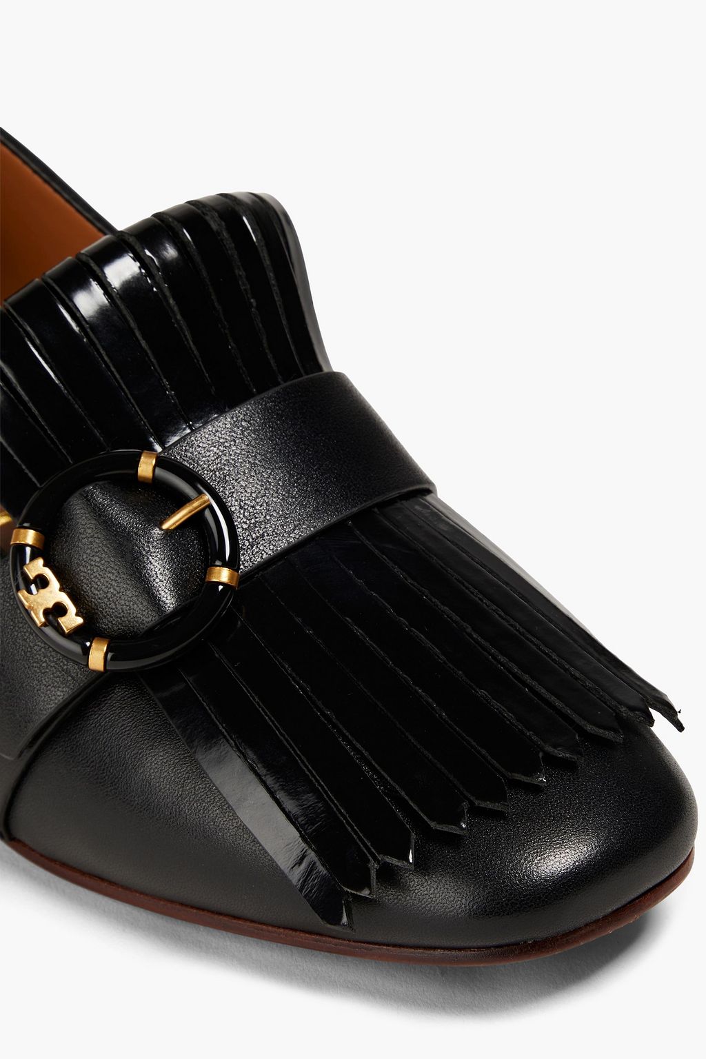 TORY BURCH Kiltie Pumps aus Glatt- und Lackleder mit Fransen