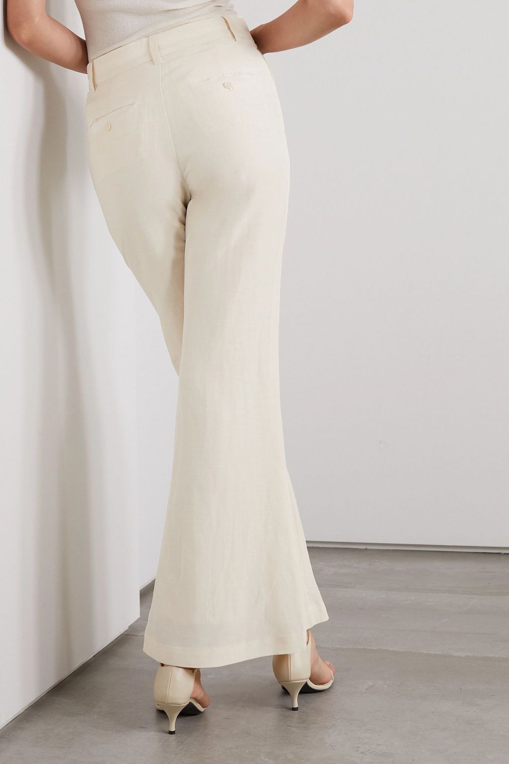 BY MALENE BIRGER بنطال بقصة واسعة من الأسفل "كاراس" محبوك وبلون باهت