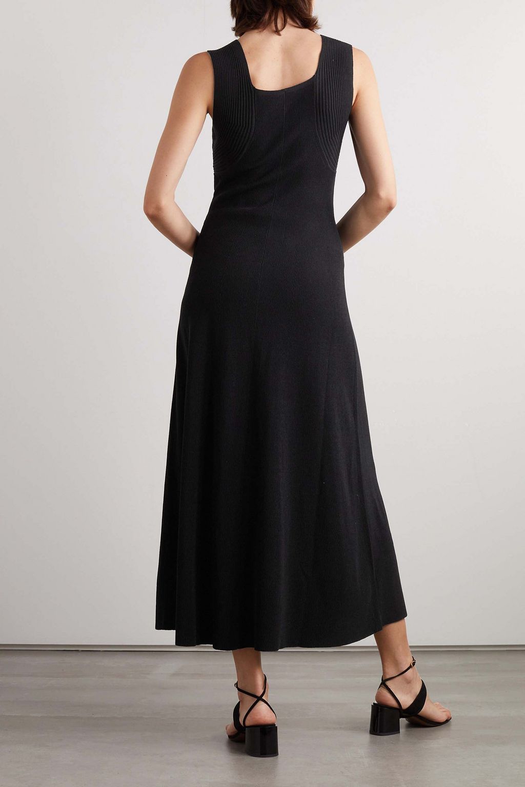BY MALENE BIRGER فستان Lilo متوسّط الطول بحبكة مضلّعة