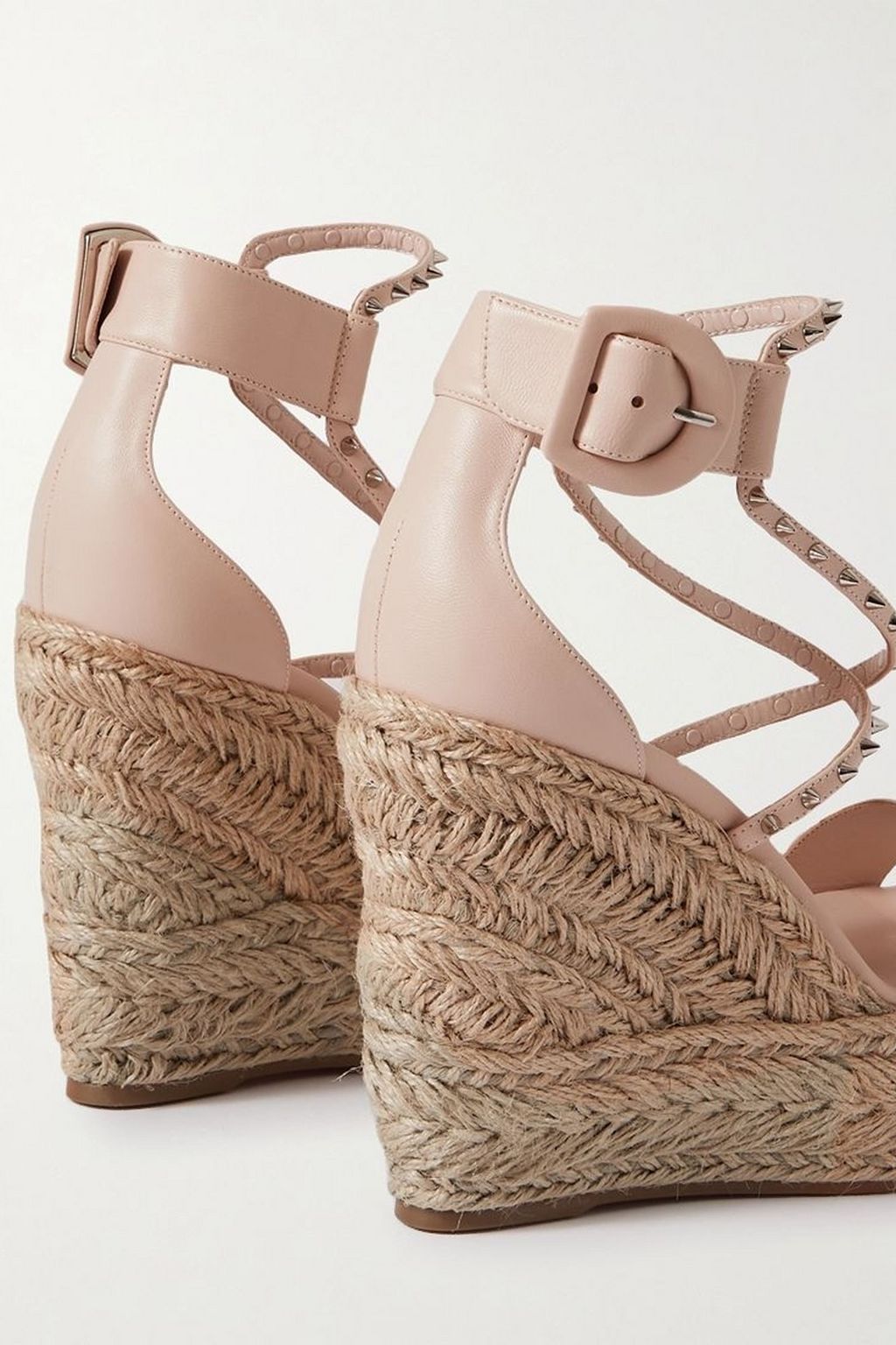 CHRISTIAN LOUBOUTIN صندل إسبادريل Chocazeppa من الجلد مع دبابيس معدنية وكعب إسفيني بارتفاع 120 مم