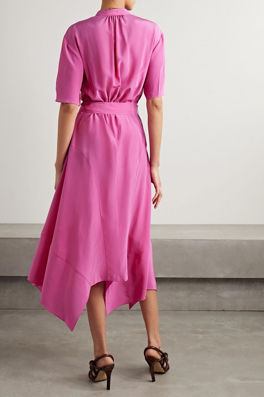 STELLA MCCARTNEY Asymmetrisches Midikleid aus Crêpe de Chine aus Seide mit Bindegürtel