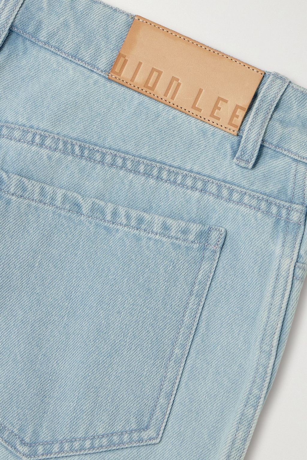 DION LEE شورت دنيم بتأثير معتق