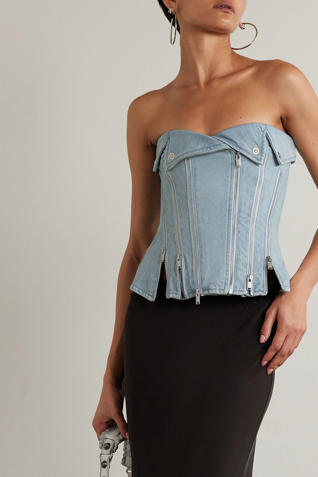 DION LEE بلوزة بوستيه بدون حمالات من الدنيم مزينة بسحاب