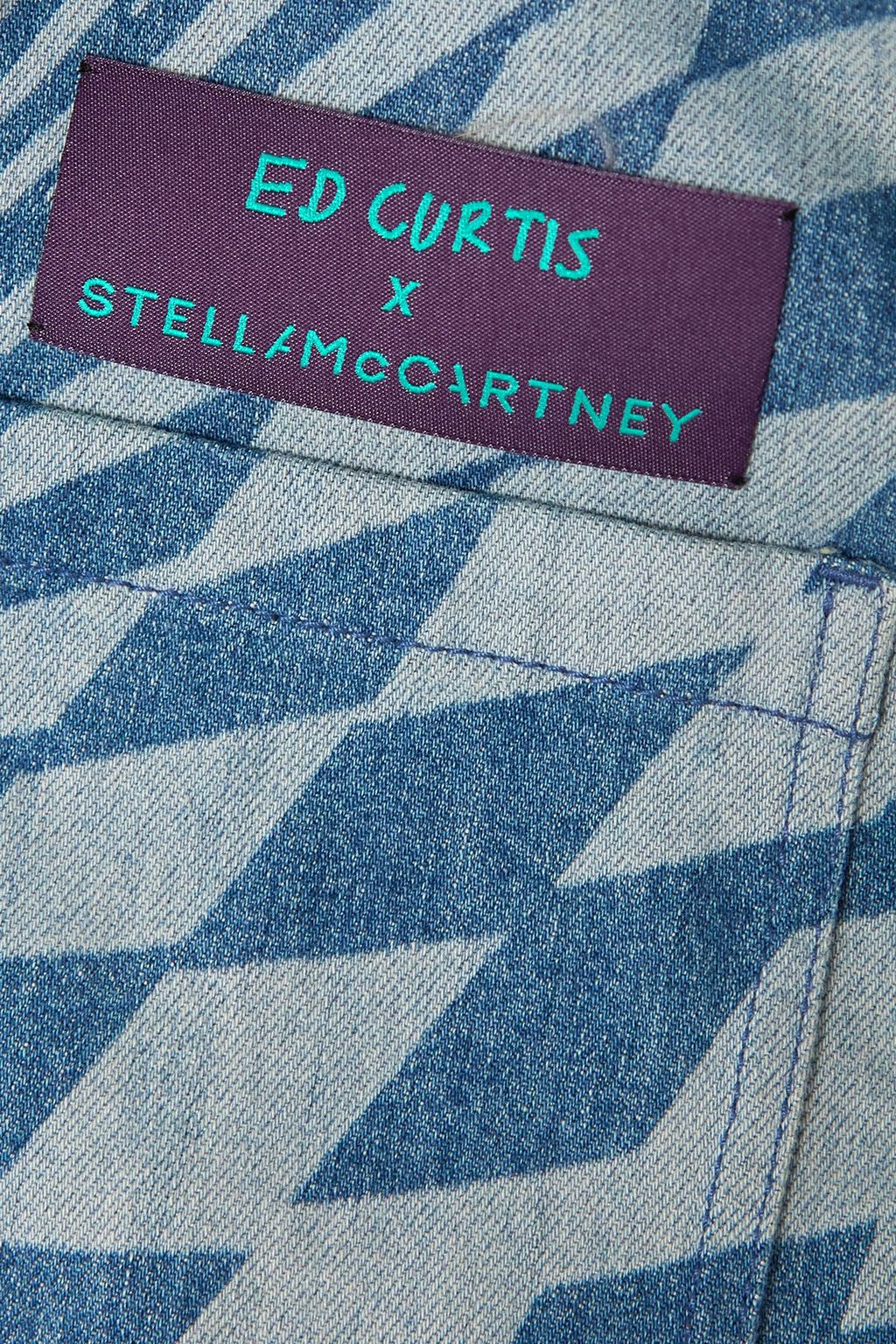 STELLA MCCARTNEY قميص «إيد كورتيس» من الجينز مزين بطبعات