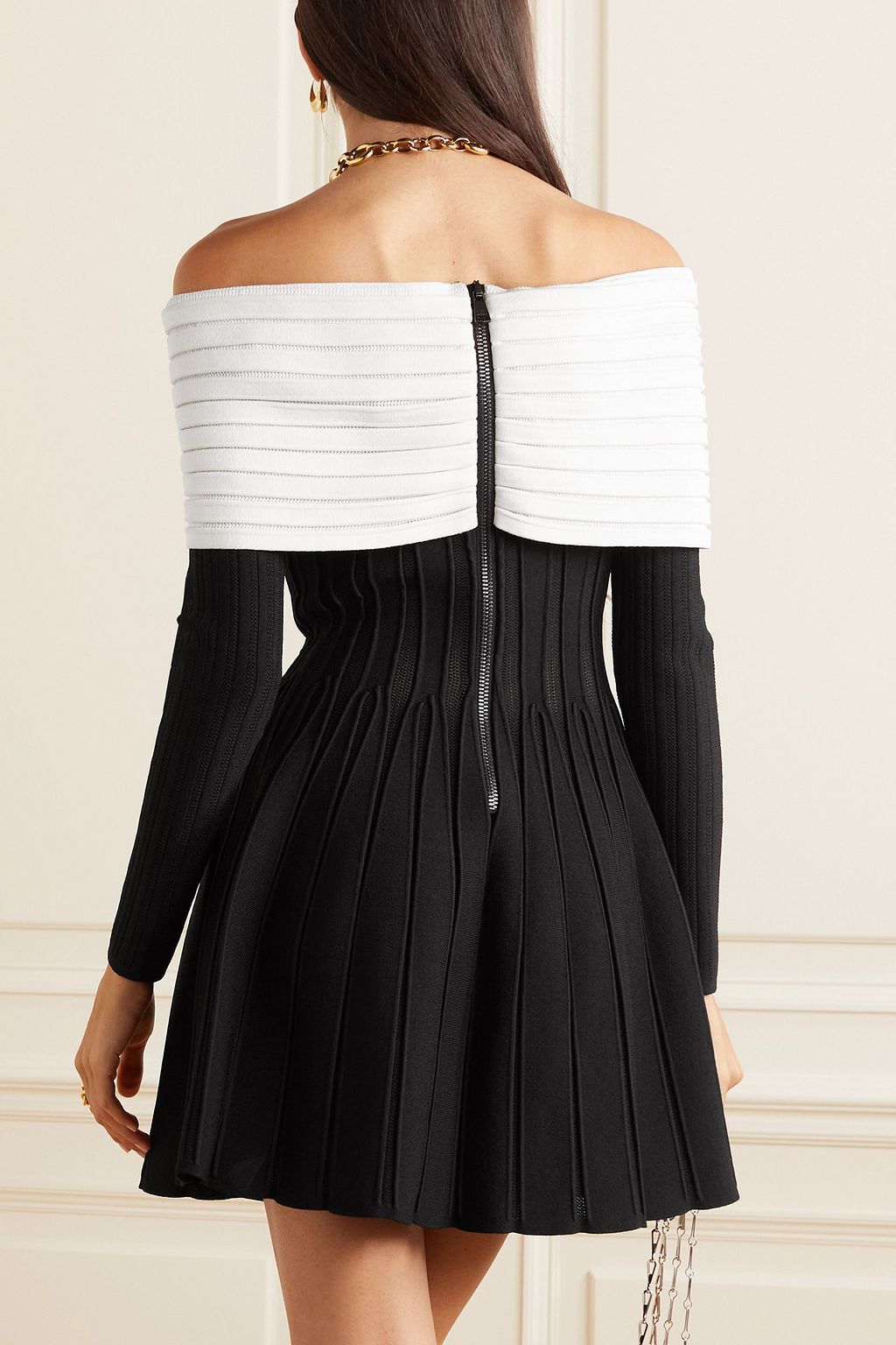 BALMAIN Schulterfreies Minikleid aus zweifarbigem Rippstrick