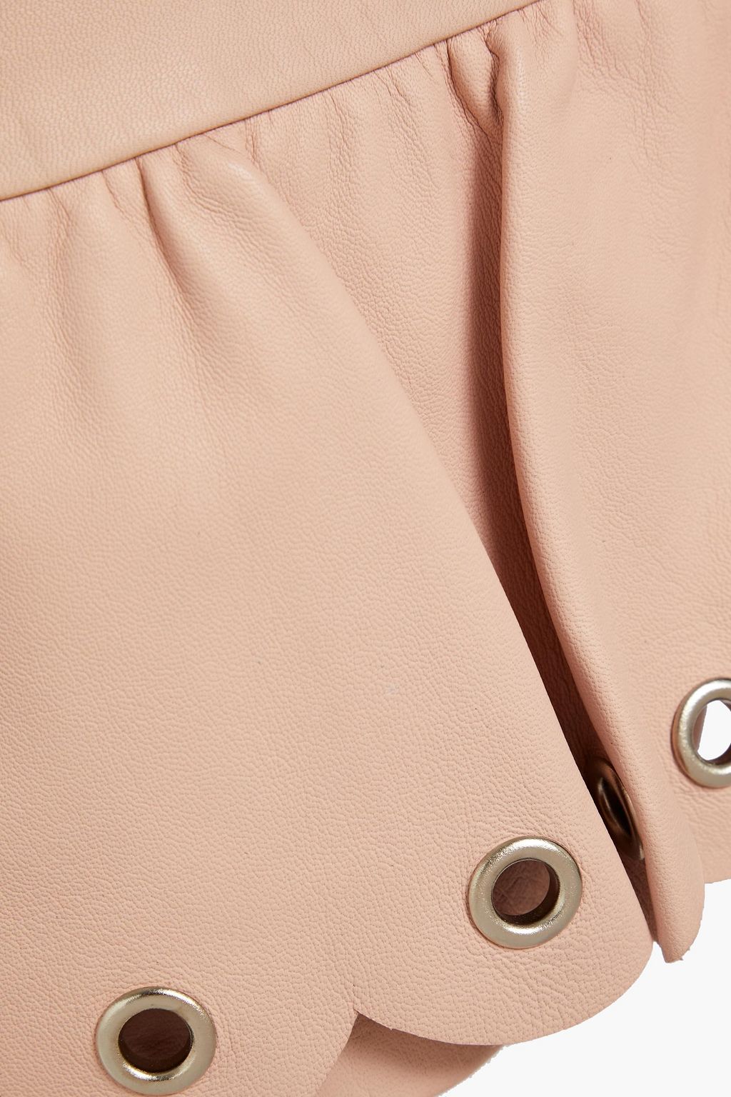 REDVALENTINO شورت من الجلد بتصميم مكشكش مزين بحلقات معدنية