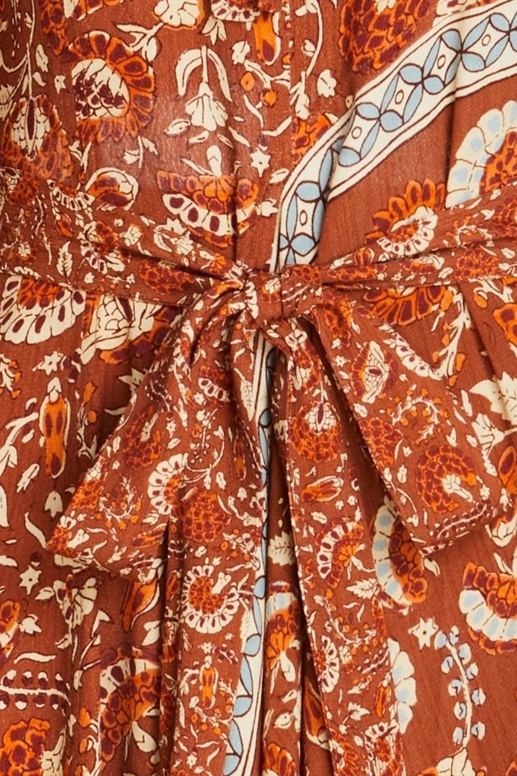 ANTIK BATIK فستان متوسط الطول «دانسي» من قماش كريب دي شين مزبن بطبعات على شكل زهور مزين بفتحات
