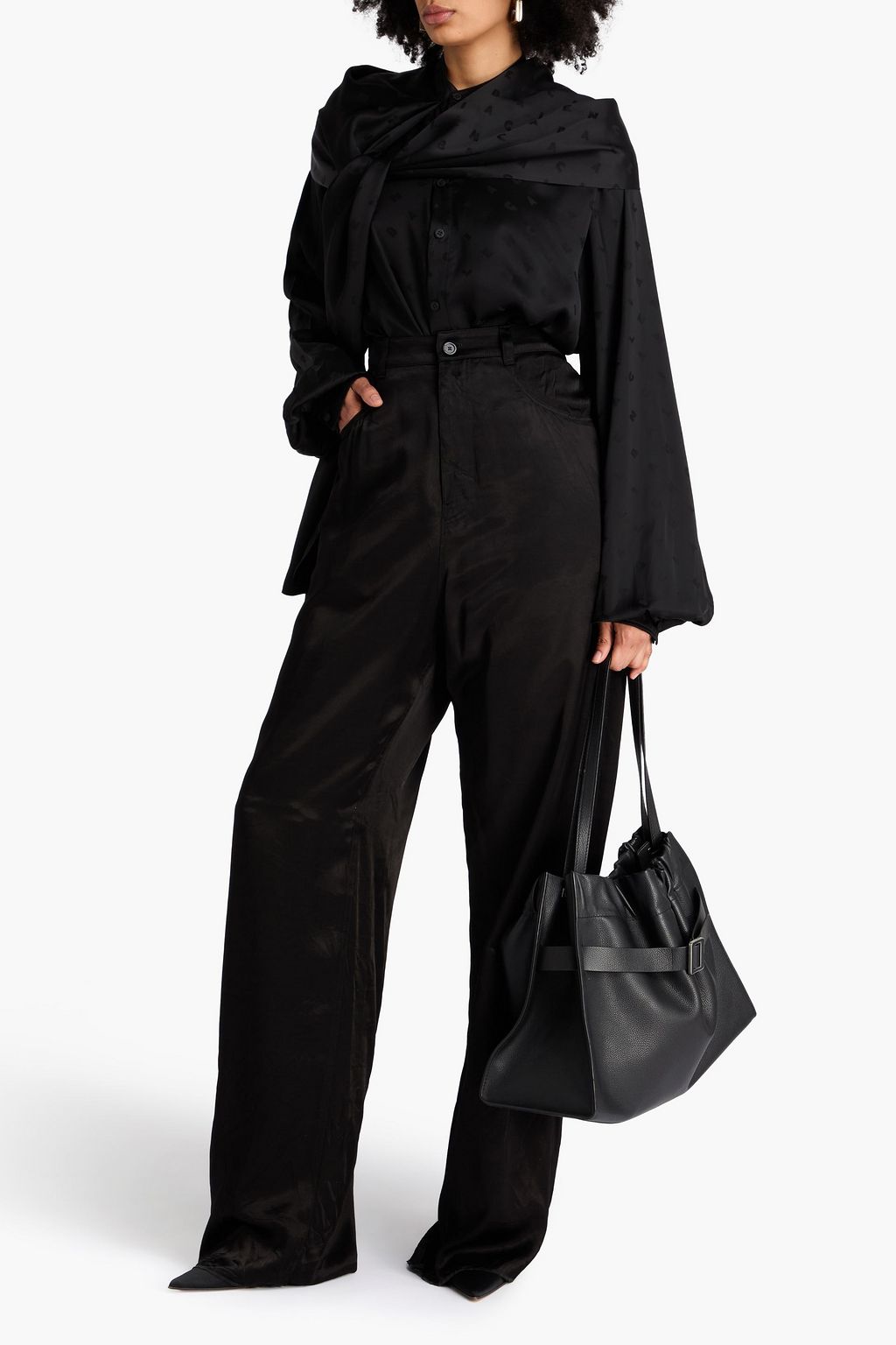 BALENCIAGA Hose mit weitem Bein aus glänzendem Twill in Knitteroptik