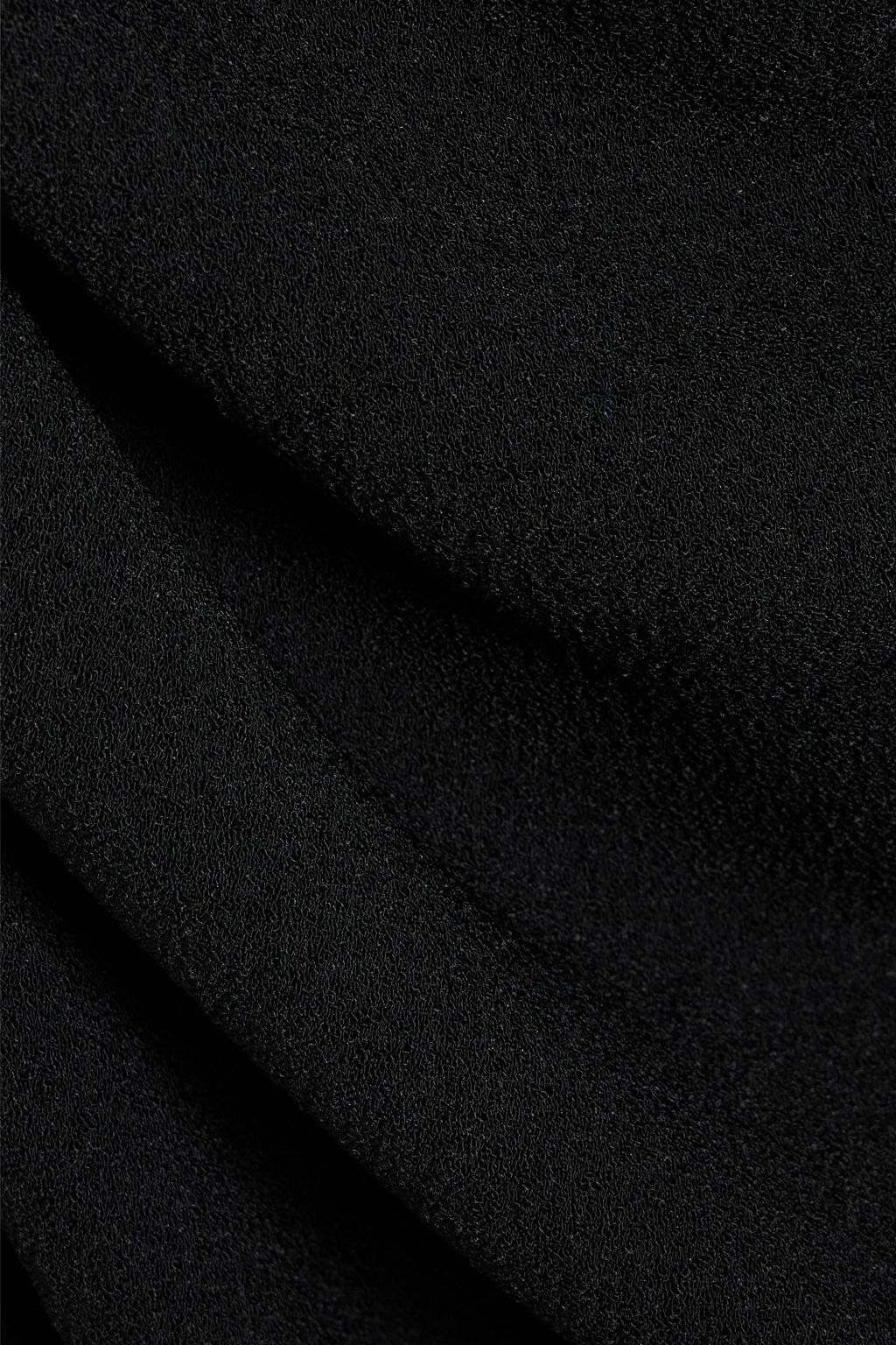 BLACK HALO فستان «لاندري» من الكريب بتصميم ملموم متشابك من الأمام