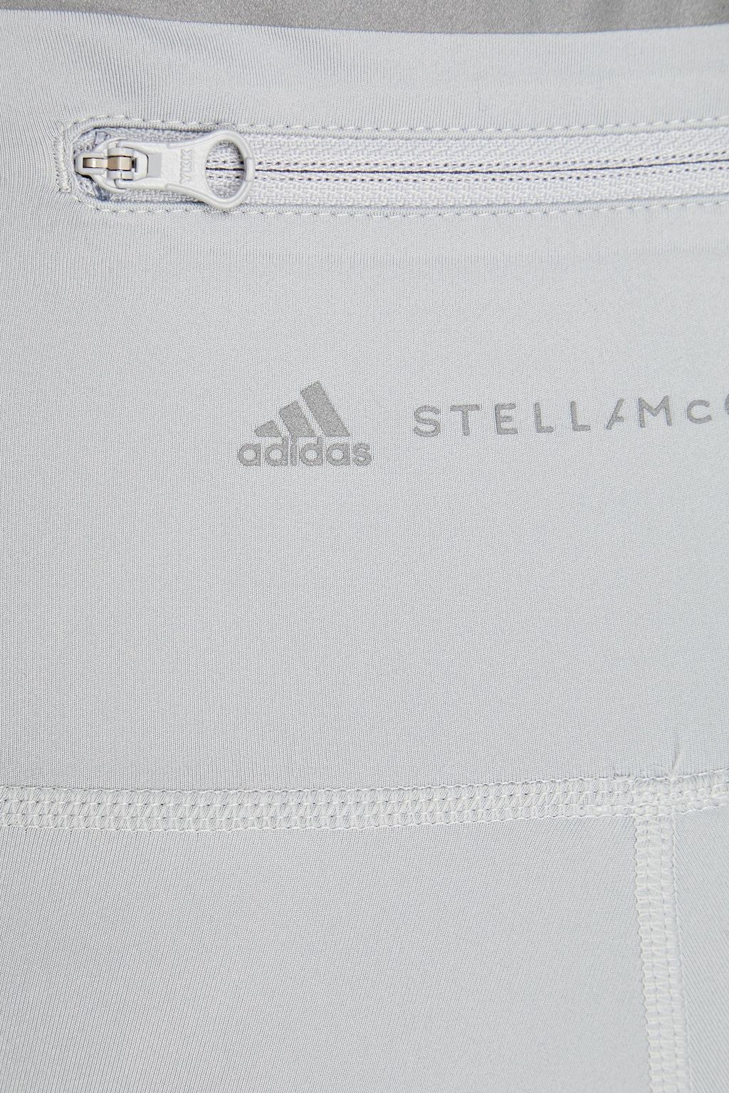 ADIDAS BY STELLA MCCARTNEY بنطلون ضيق من الجيرسي المطاط مزين بطبعة شعار العلامة
