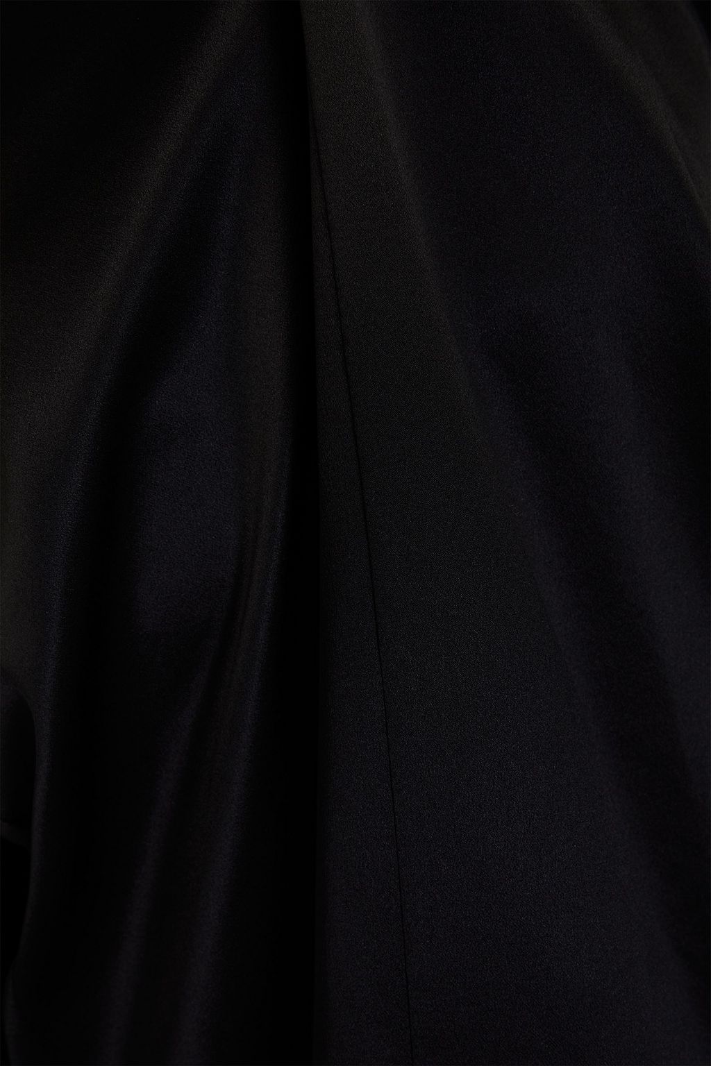 SAINT LAURENT بلوزة من الساتان الحريري مزيّنة بعقدة
