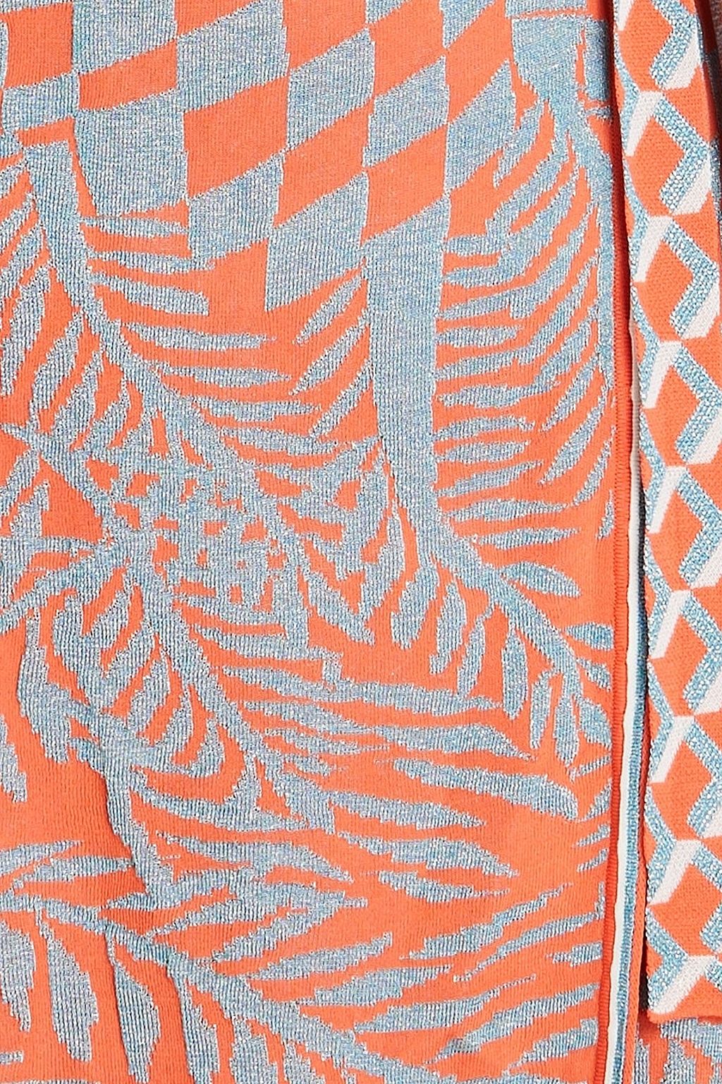DIANE VON FURSTENBERG فستان بحبكة جاكار بأسلوب ملتف