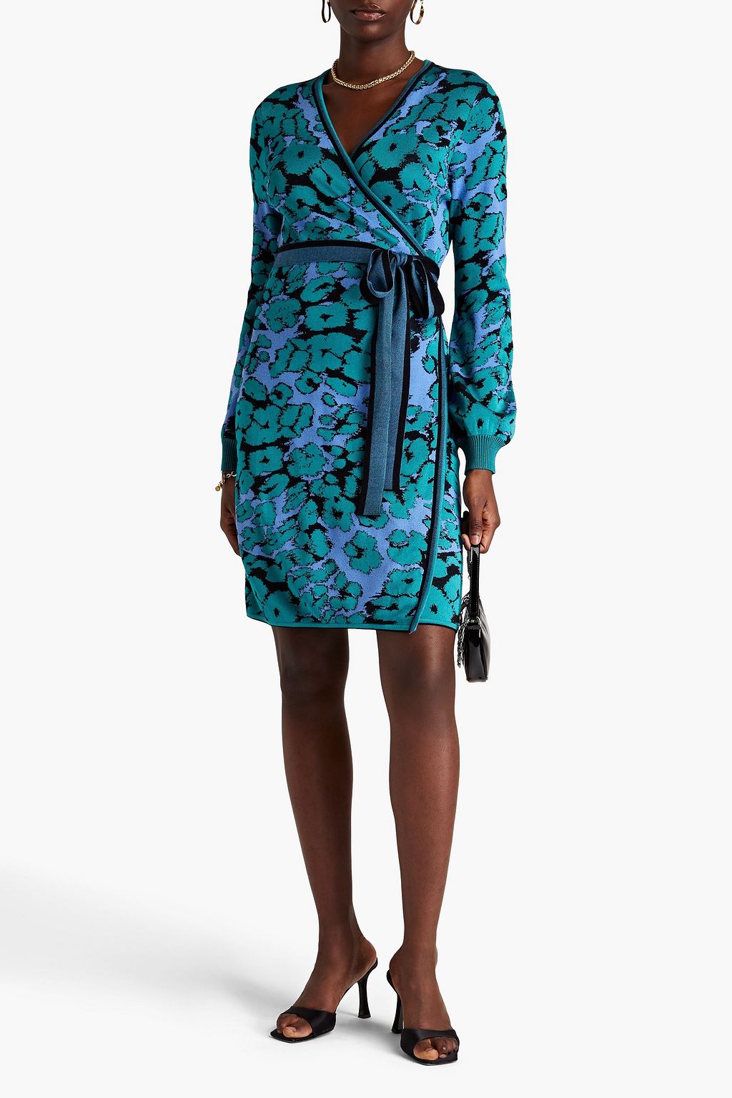 DIANE VON FURSTENBERG فستان من نسيج محبوك بنمط جاكار بلون ميتاليك بتصميم ملتف