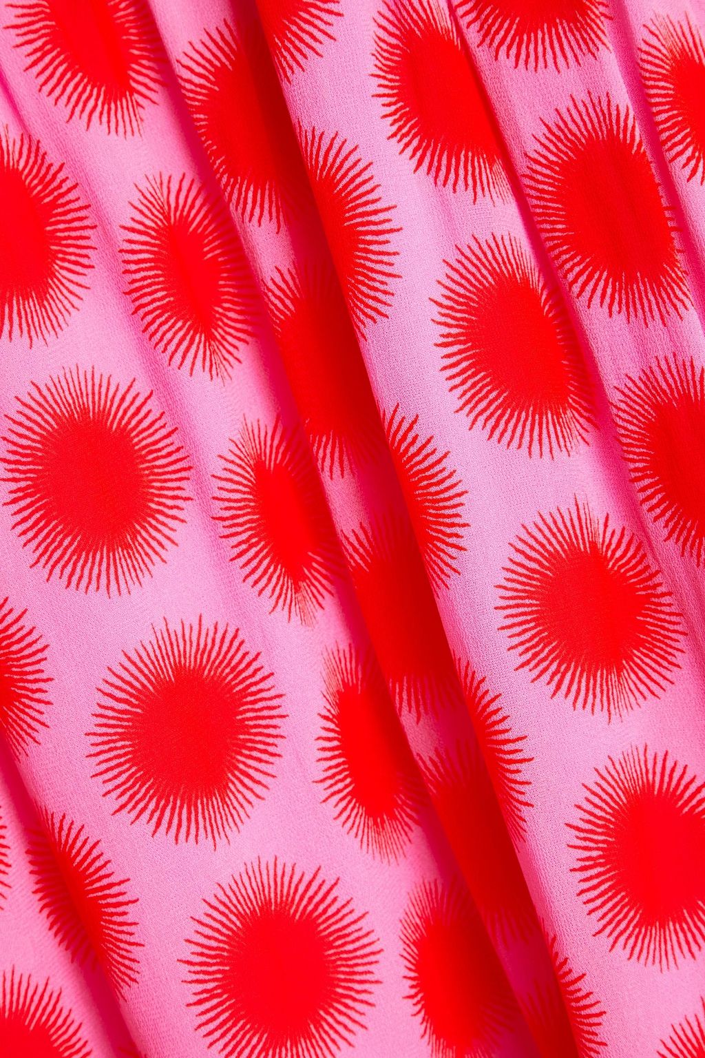 DIANE VON FURSTENBERG فستان من قماش جورجيت بتصميم غير متماثل مزين بطبعات على شكل زهور