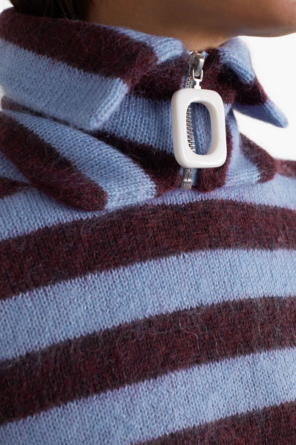 JW ANDERSON وشاح سنود من نسيج محبوك بتصميم مخطط