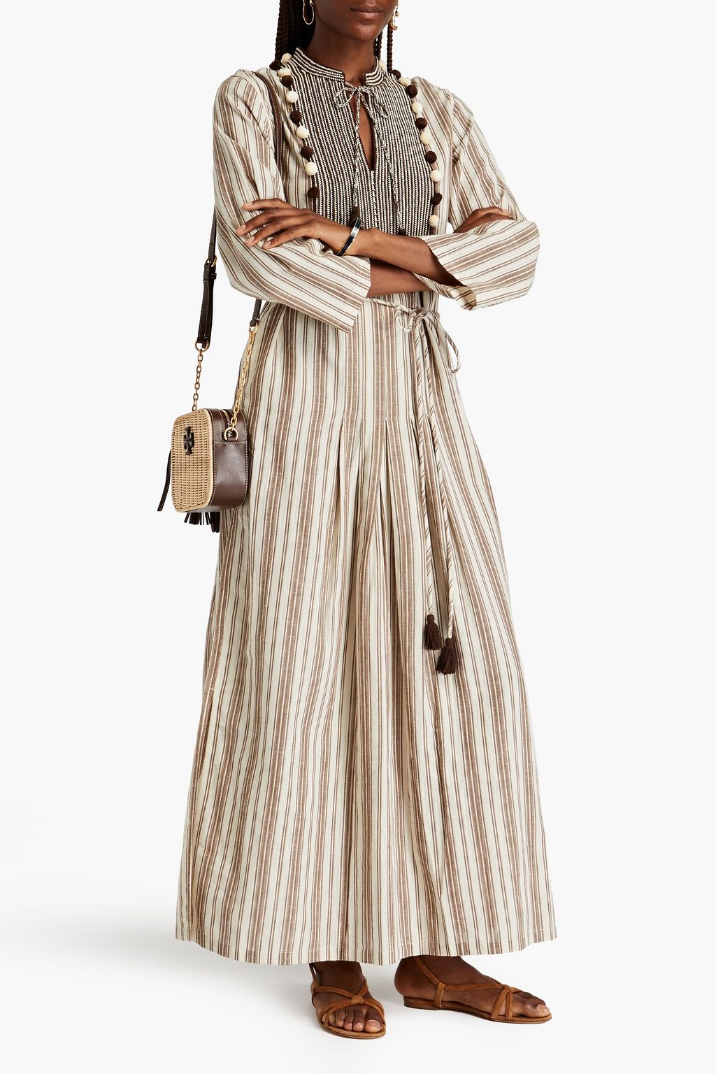 TORY BURCH قفطان من مزيج الكتان والقطن بتصميم مخطط مزين بكرات