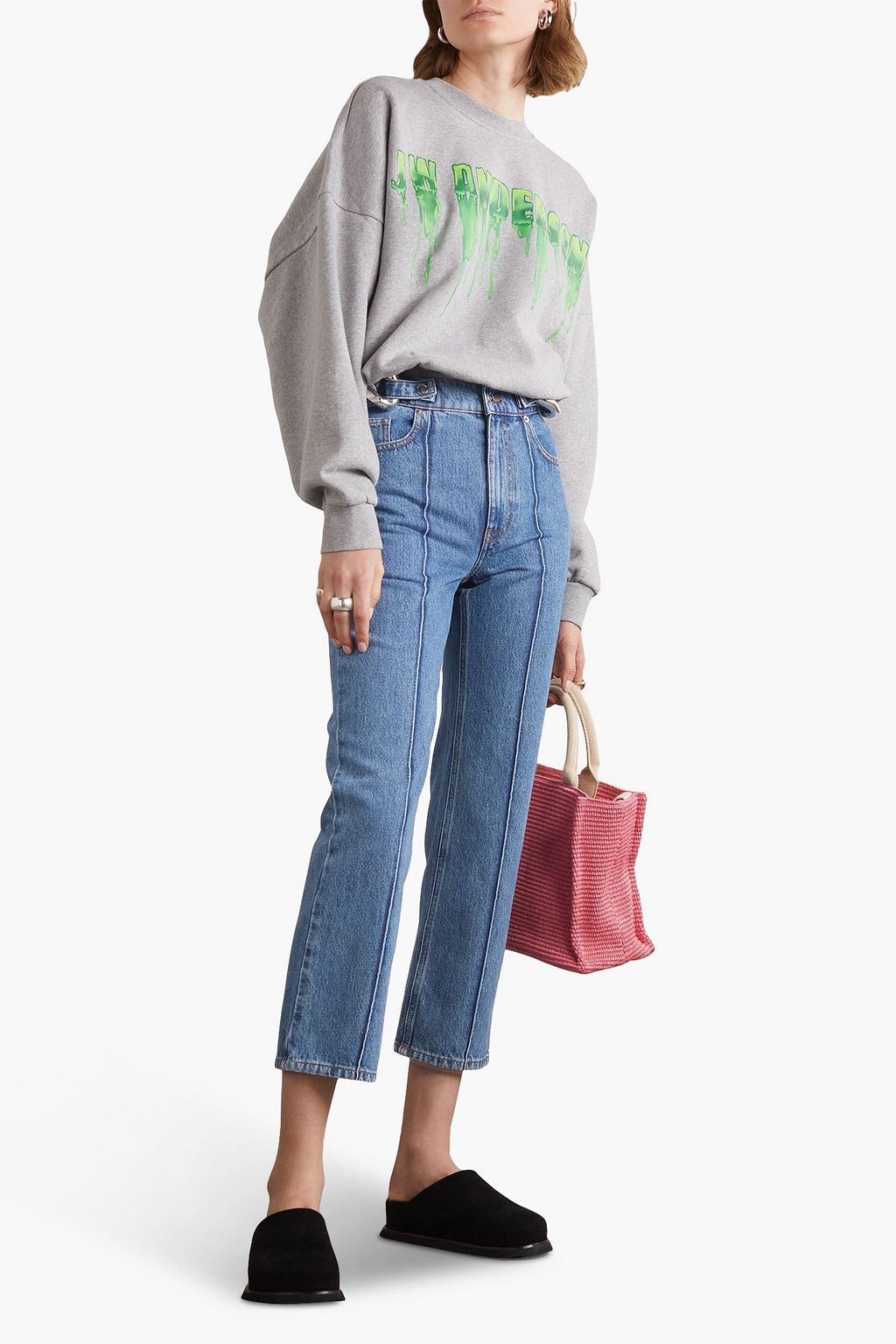 JW ANDERSON بنطلون جينز قصير بقصة أرجل مستقيمة وخصر مرتفع مزين بسلسلة