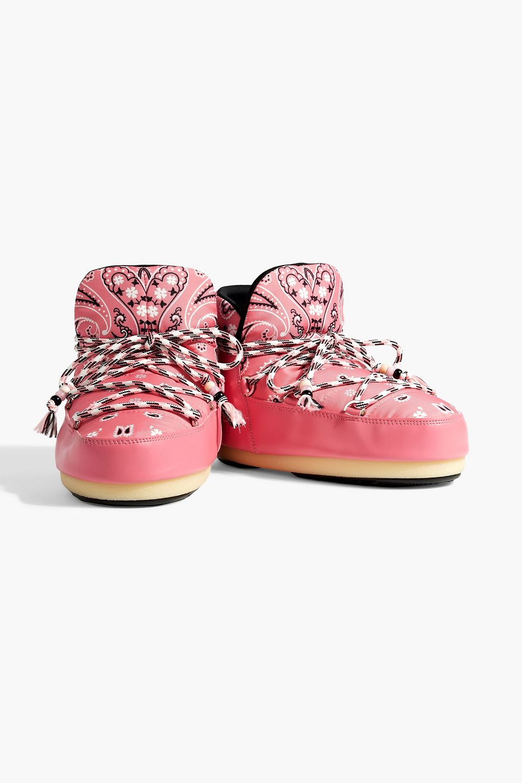 ALANUI X MOON BOOT حذاء بوت للثلج من الجلد الصناعي والقماش المقاوم للماء مزين بطبعات بنمط بيزلي