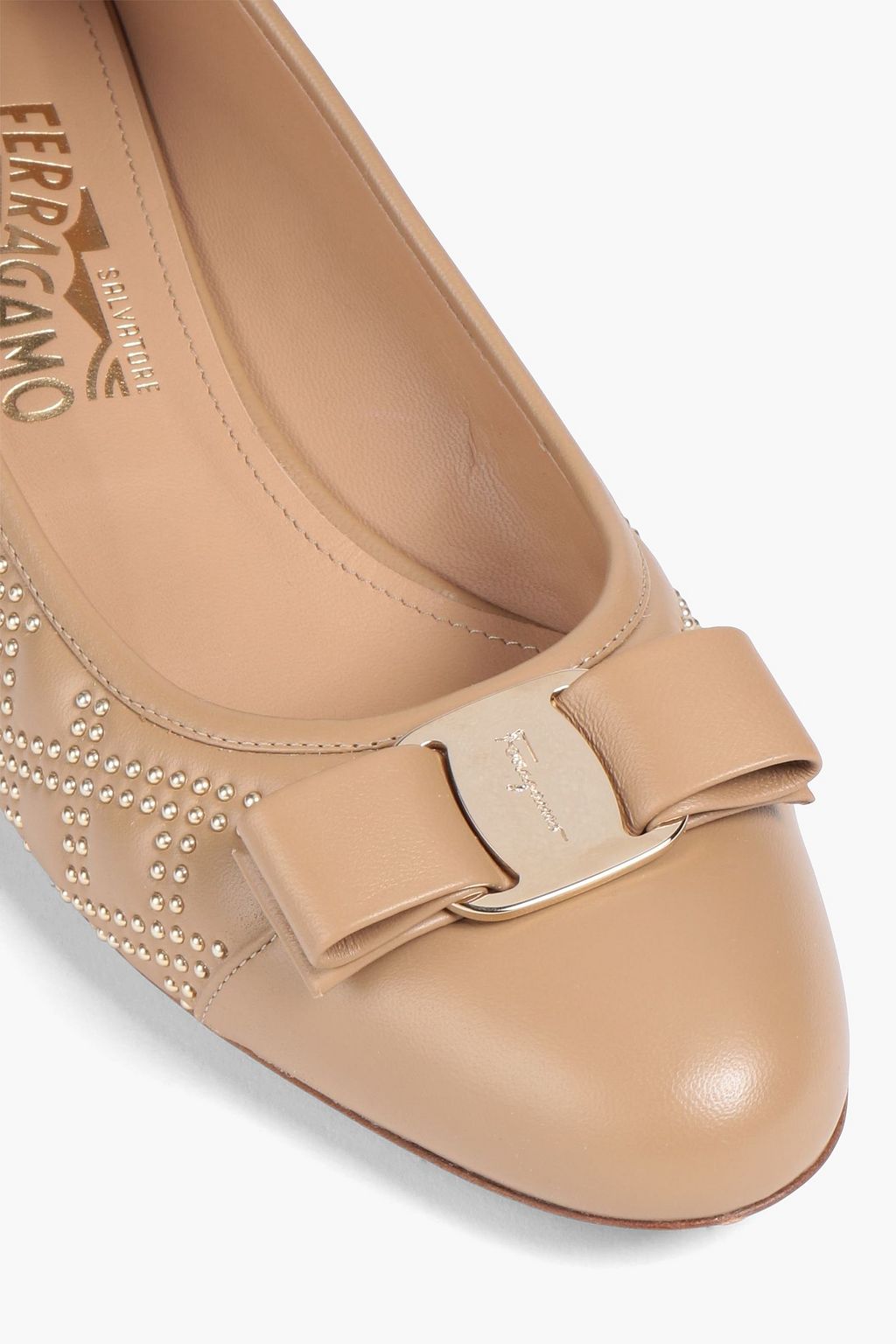 FERRAGAMO Pumps aus Leder mit Verzierung