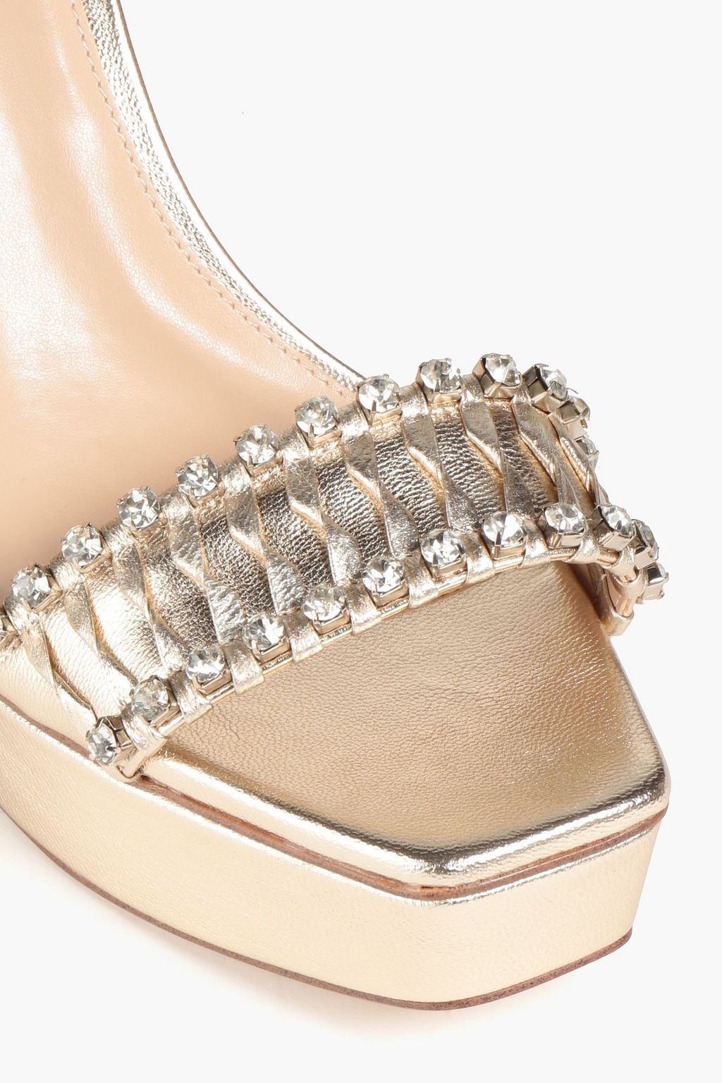 SAM EDELMAN صندل بنعل سميك من الجلد بلون معدني مزيّن بالكريستال