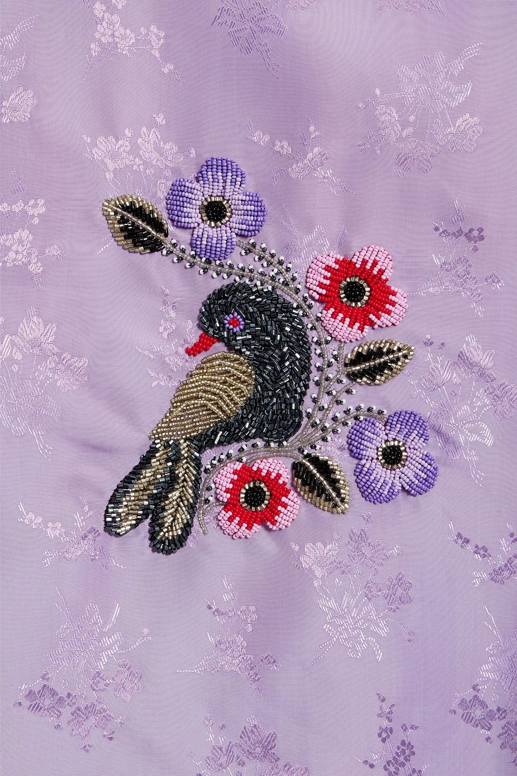 ANNA SUI فستان قصير سهل الارتداء من ساتان بحبكة الجاكار بحواف من الدانتيل بتصميم مزركش