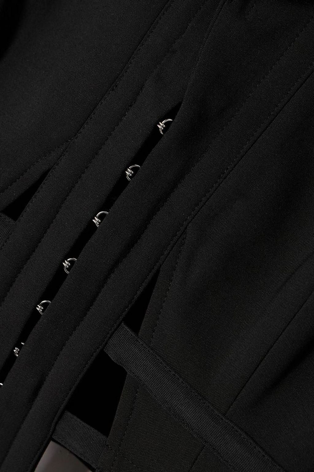 DION LEE بليزر Cage من التويل مزين بنسيج مضلّع