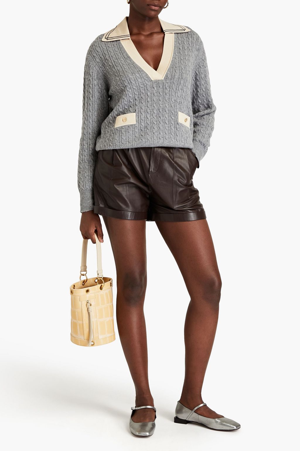 SANDRO Pullover aus einer Wollmischung mit Polokragen und Zopfstrickmuster