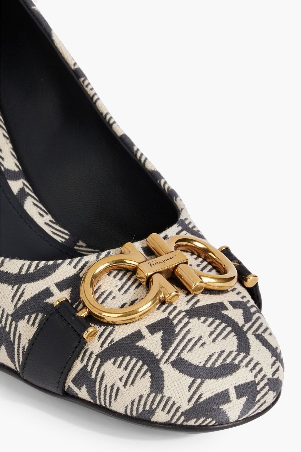 ferragamo garda pumps