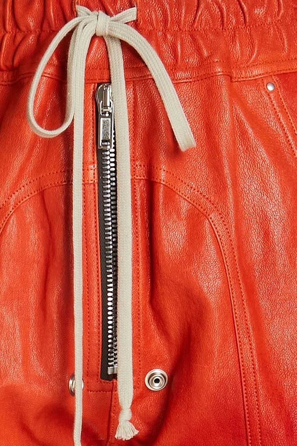 RICK OWENS بنطال كارغو جلدي من نسيج مطاط