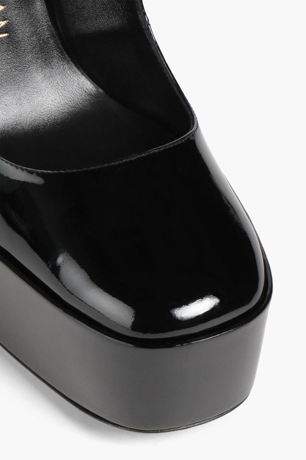 STUART WEITZMAN حذاء بامب Skyhigh بأسلوب Mary Jane من الجلد اللامع مع كعب بلاتفورم