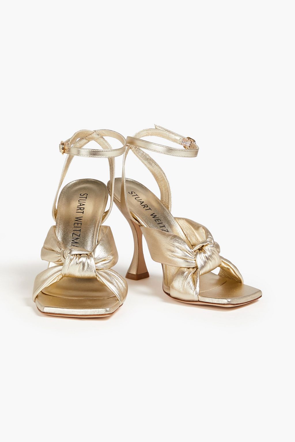 STUART WEITZMAN 플라야 매듭 디테일 메탈릭 가죽 샌들