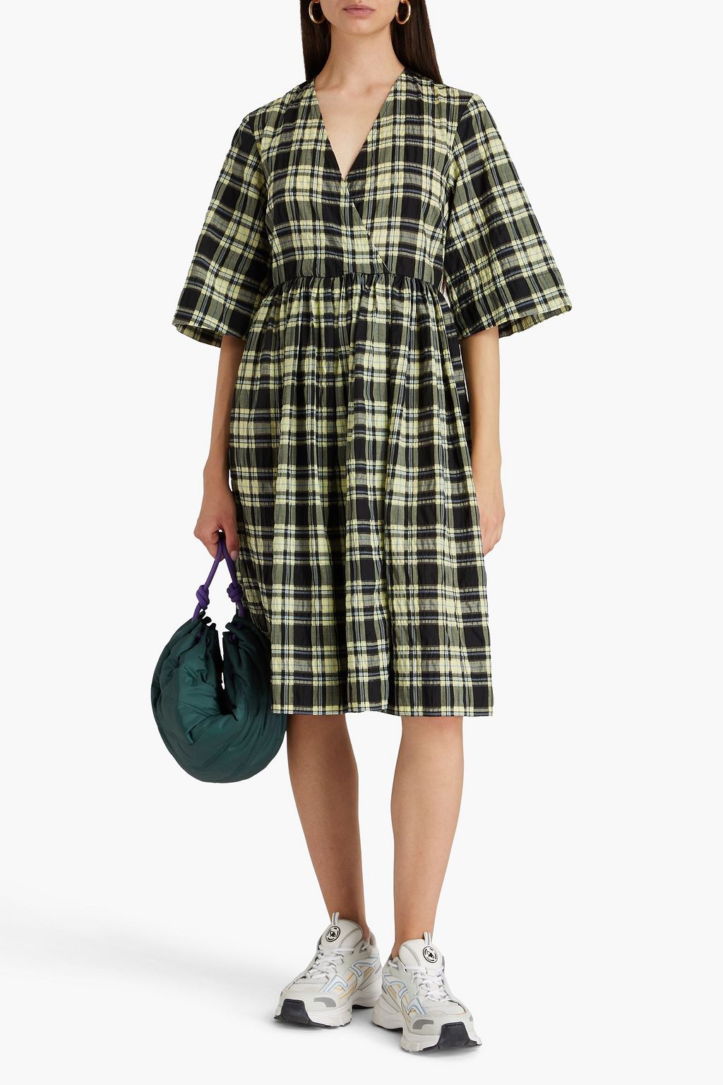 GANNI Kleid aus Seersucker aus einer Baumwollmischung mit Karomuster und Wickeleffekt