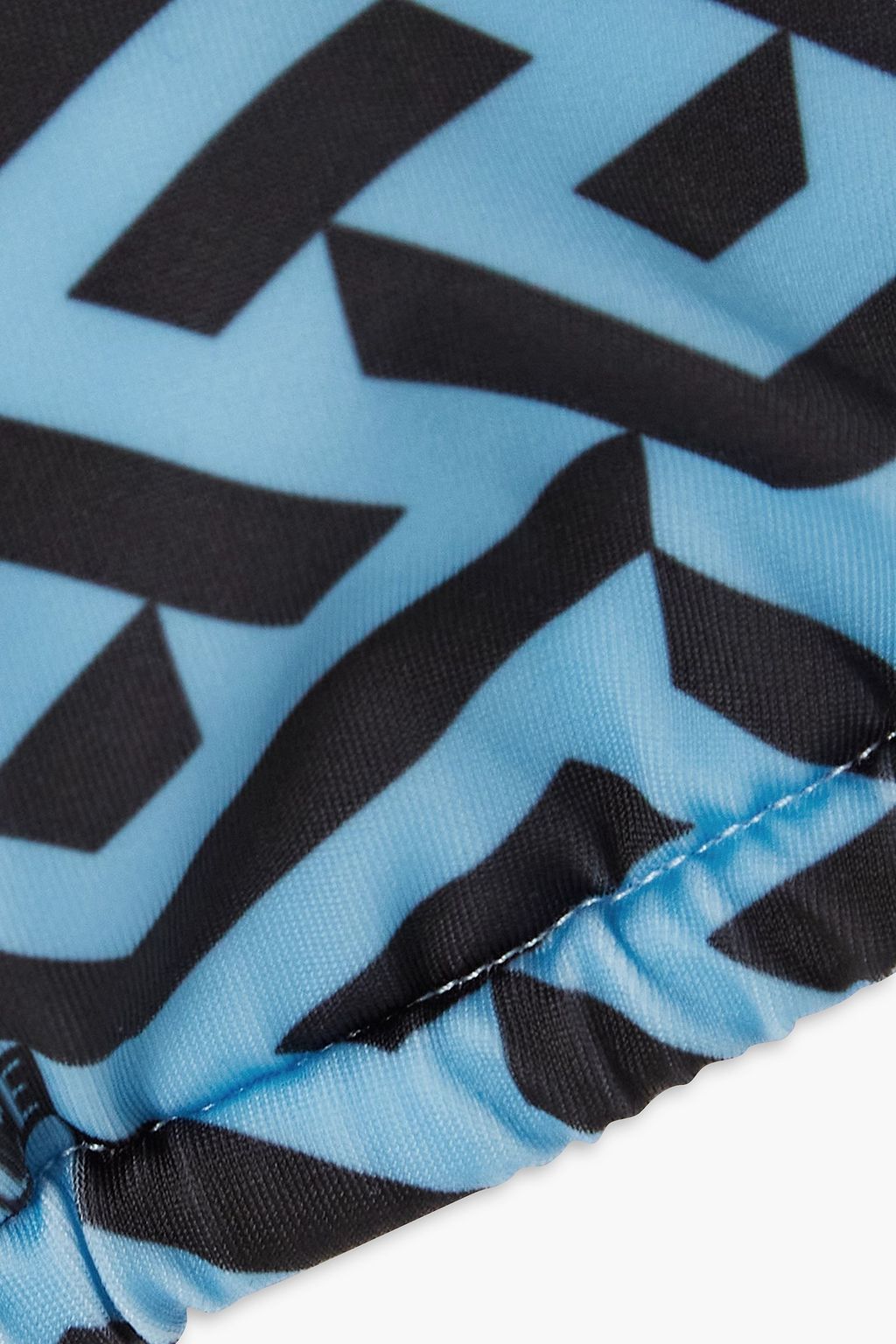 VERSACE بيكيني بتصميم مثلث الشكل بطبعات