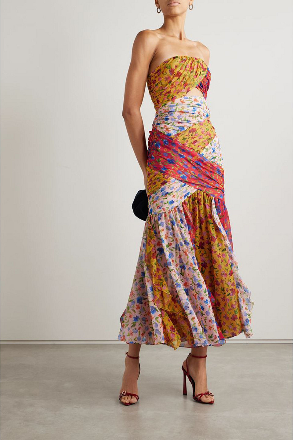 Shop Carolina Herrera Strapless Ruched Cutout Floral-print Georgette Midi Dress In Bunt