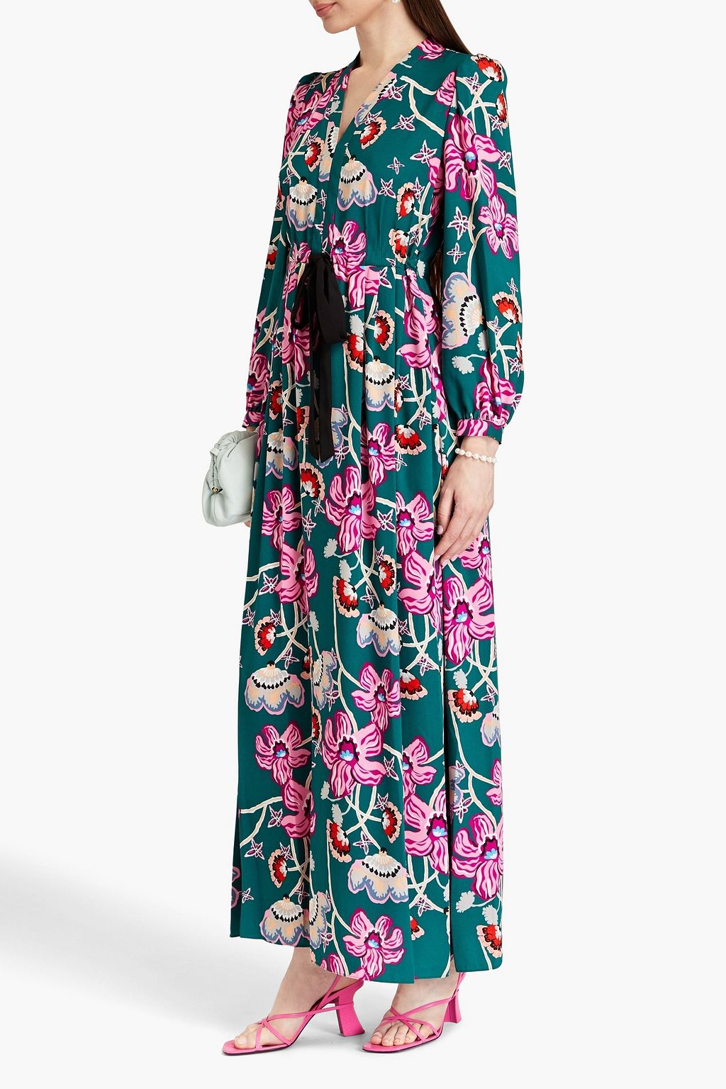 DIANE VON FURSTENBERG فستان طويل من حرير صيني مزين بكسرات وبطبعة الأزهار