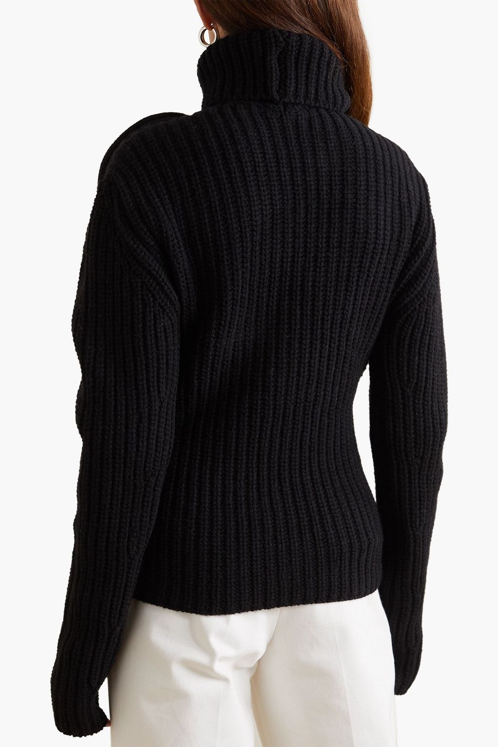 JW ANDERSON كنزة رياضية «توبولار» بياقة عالية من صوف مارينو مزينة بفتحات