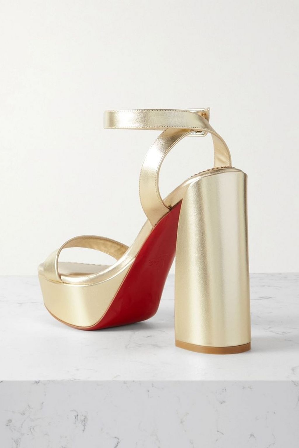CHRISTIAN LOUBOUTIN صندل Movida Sabina من الجلد اللامع بلمعة معدنية مع كعب 130 مم ونعلٍ سميك