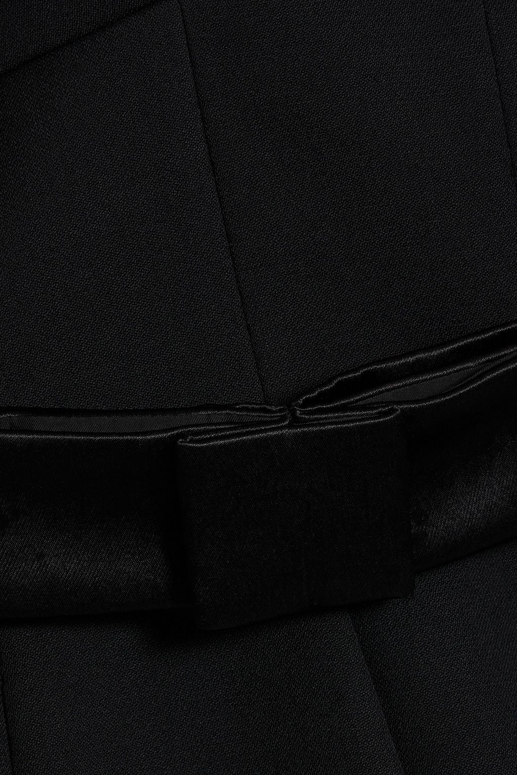 JIL SANDER فستان قصير مصنوع من صوف كريب مزين بفتحات وربطة بشكل فراشة