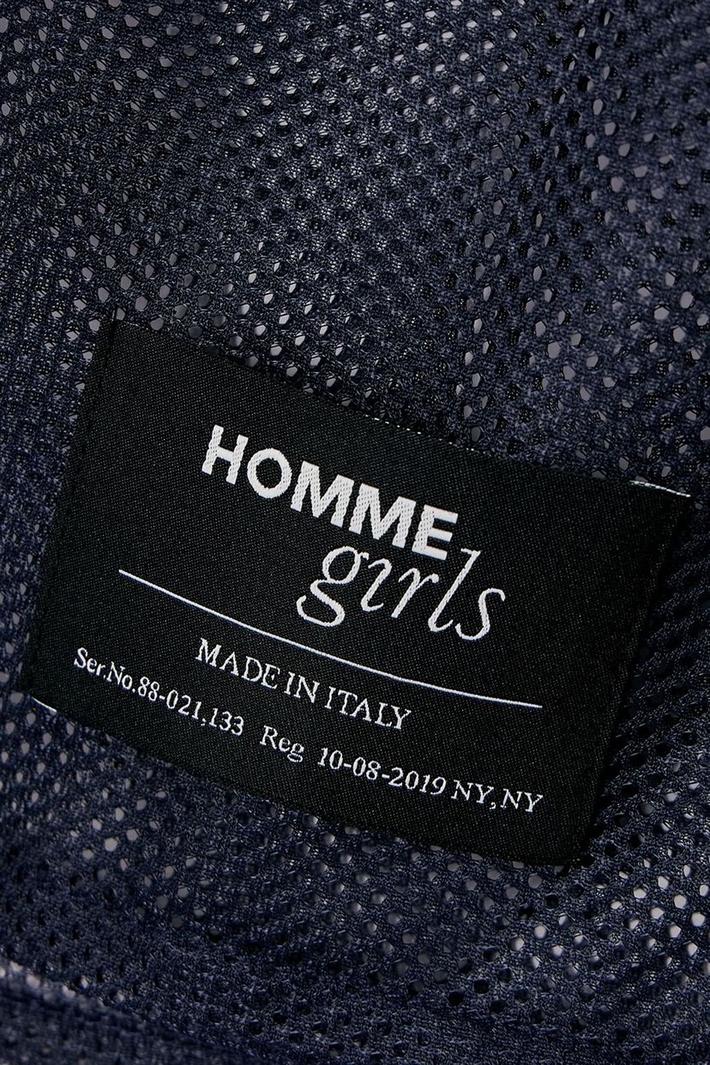 HOMMEGIRLS شورت من شبك بحواف من الجاكار