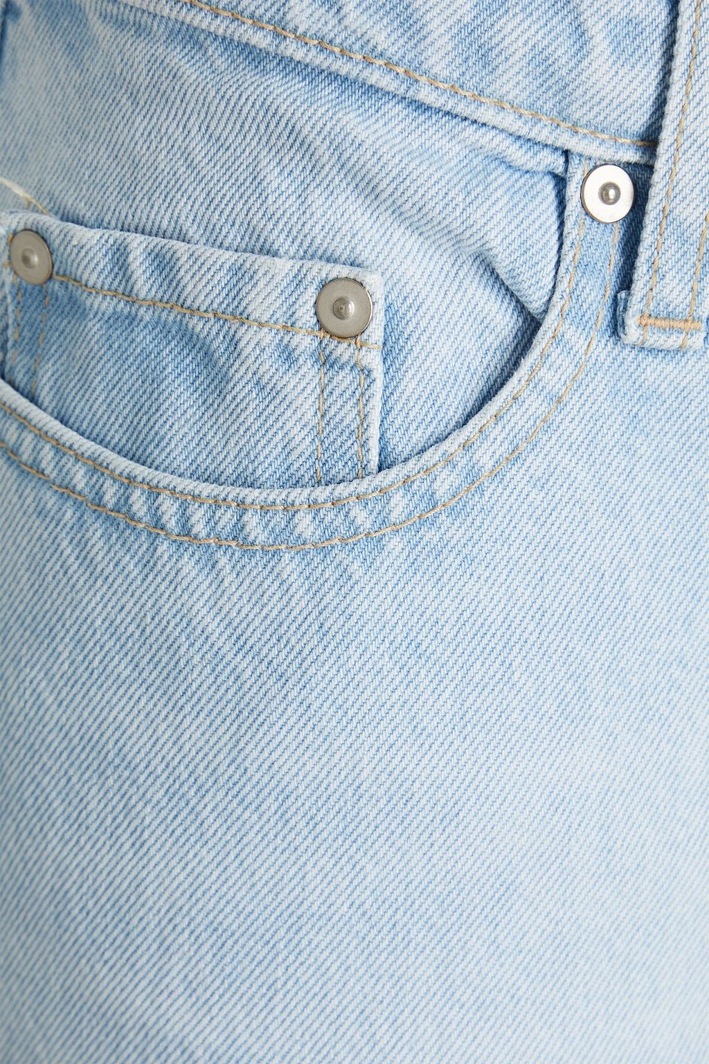 NOBODY DENIM جينز قصير بأرجل ضيقة وخصر عالٍ بلون باهت