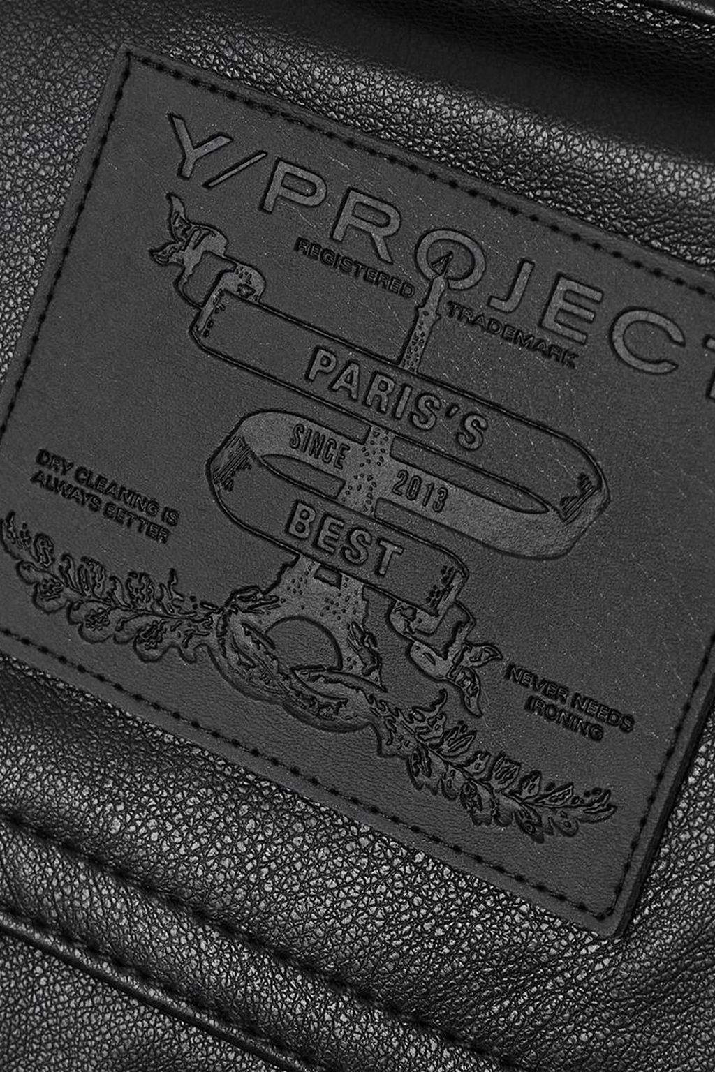Y/PROJECT جاكيت بايكر قصير من الجلد الصناعي