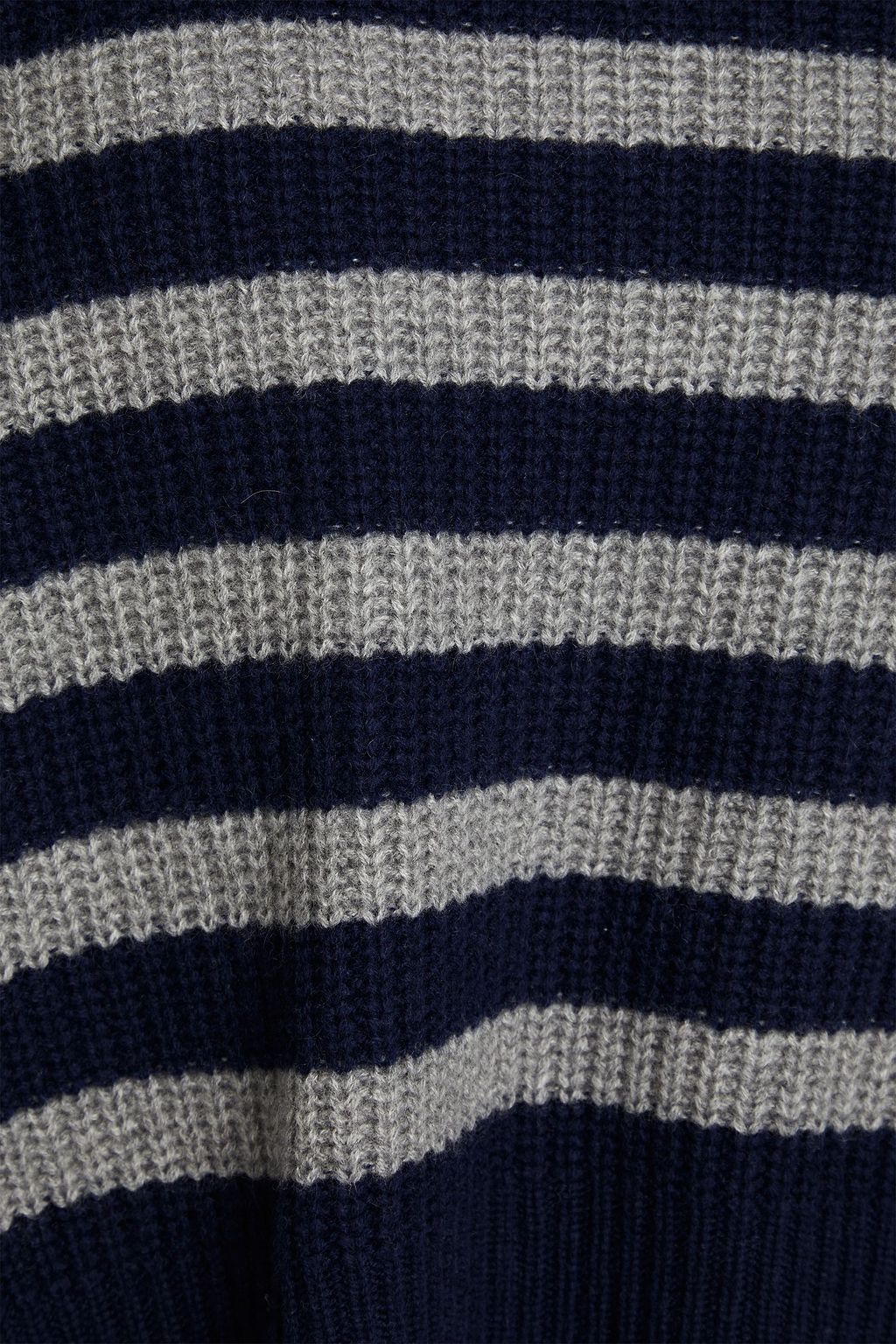 AUTUMN CASHMERE كنزة رياضية بياقة عالية من الكشمير بتصميم مخطط