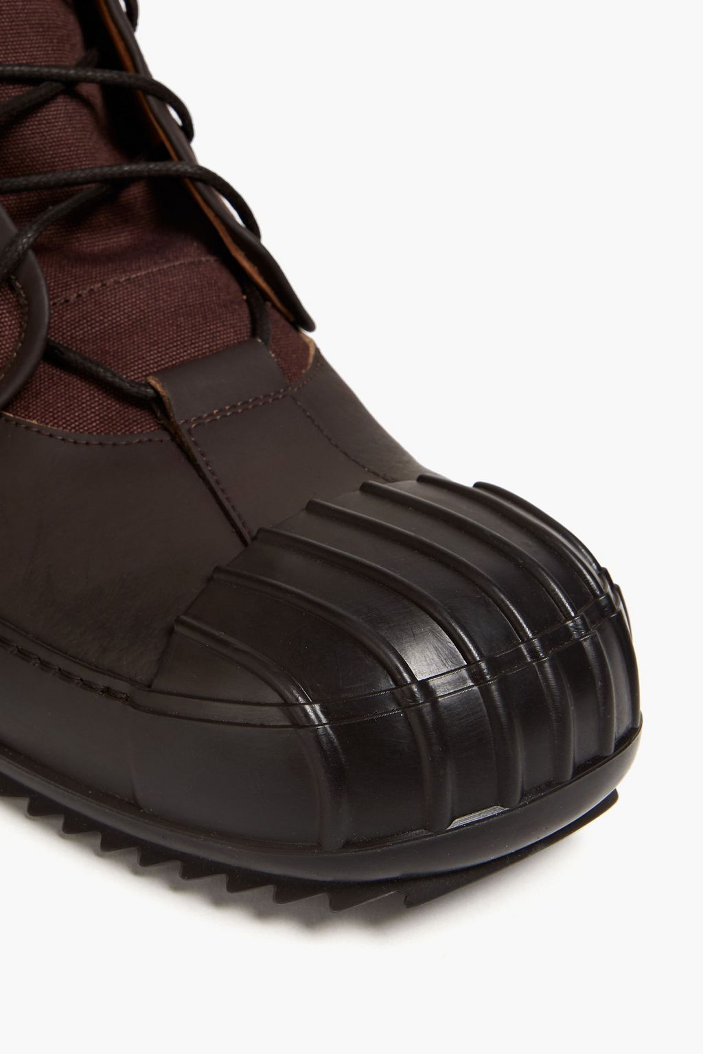 MAISON MARGIELA بوت من الكنفا بحواف من الجلد