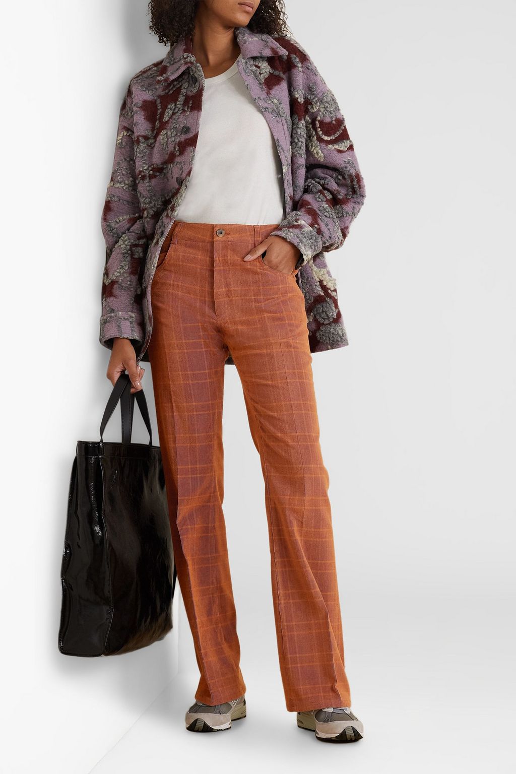 MCQ ALEXANDER MCQUEEN بنطال «بيوسيس» من مخمل مضلّع بنقشة مربعات وبقصّة بوت كت