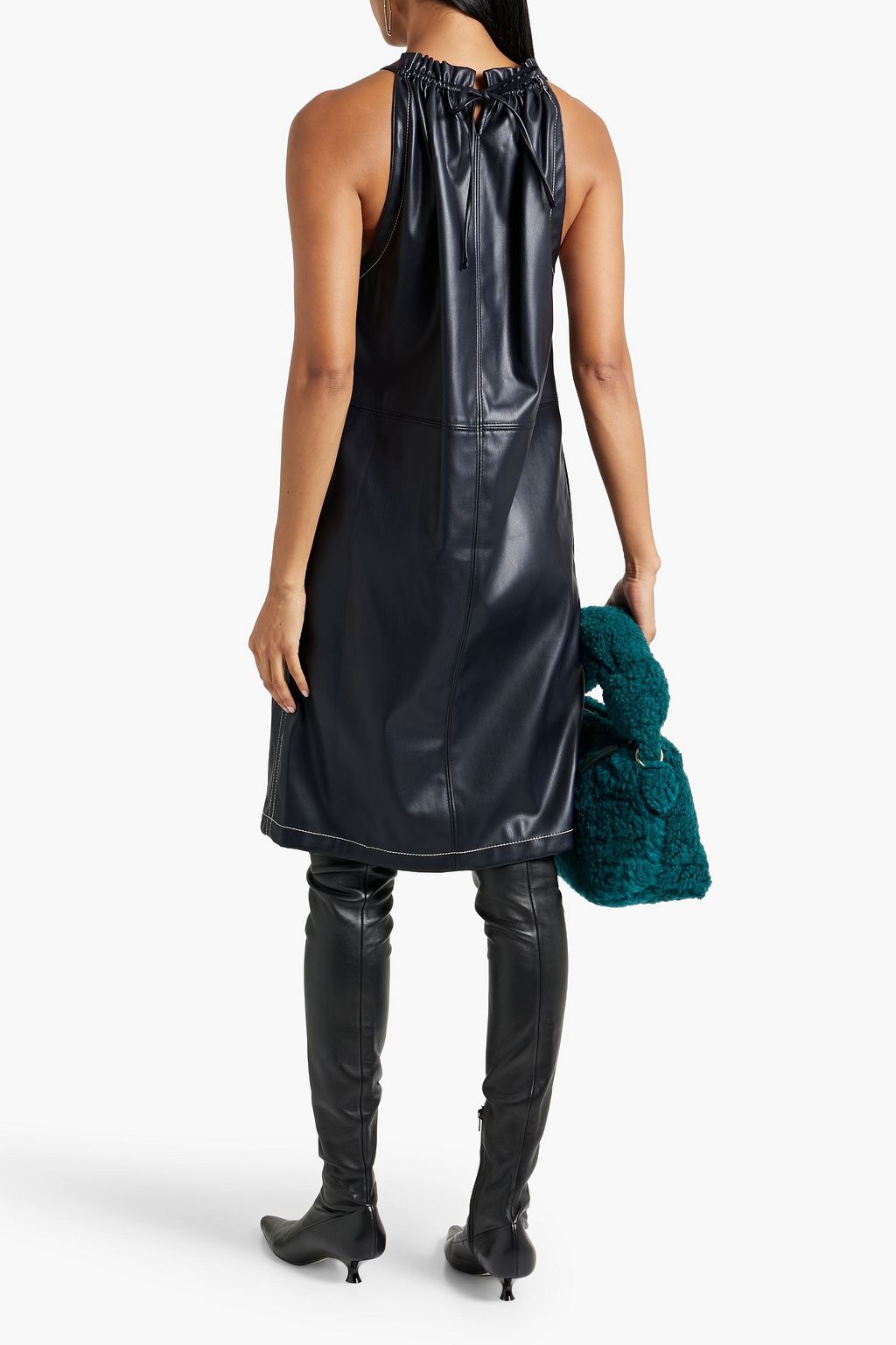 3.1 PHILLIP LIM فستان بياقة هالتر الدائرية من الجلد الصناعي بتصميم مزموم