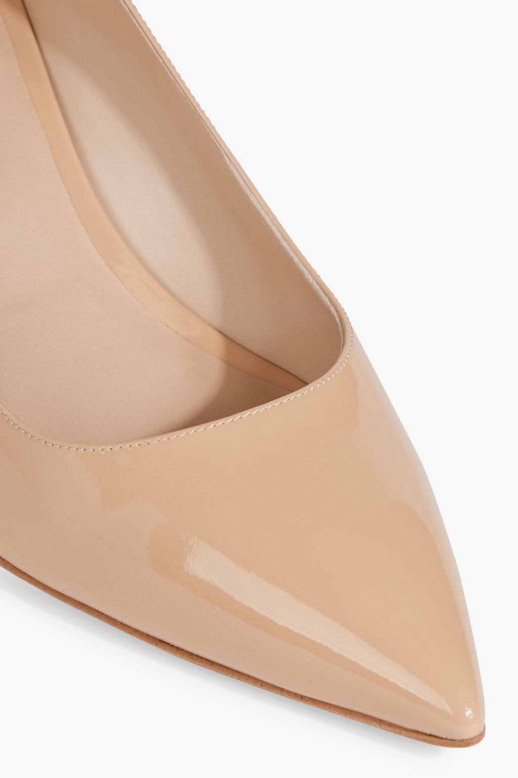 STUART WEITZMAN حذاء بامب 'لي' من الجلد اللامع بكعب مقاس 75