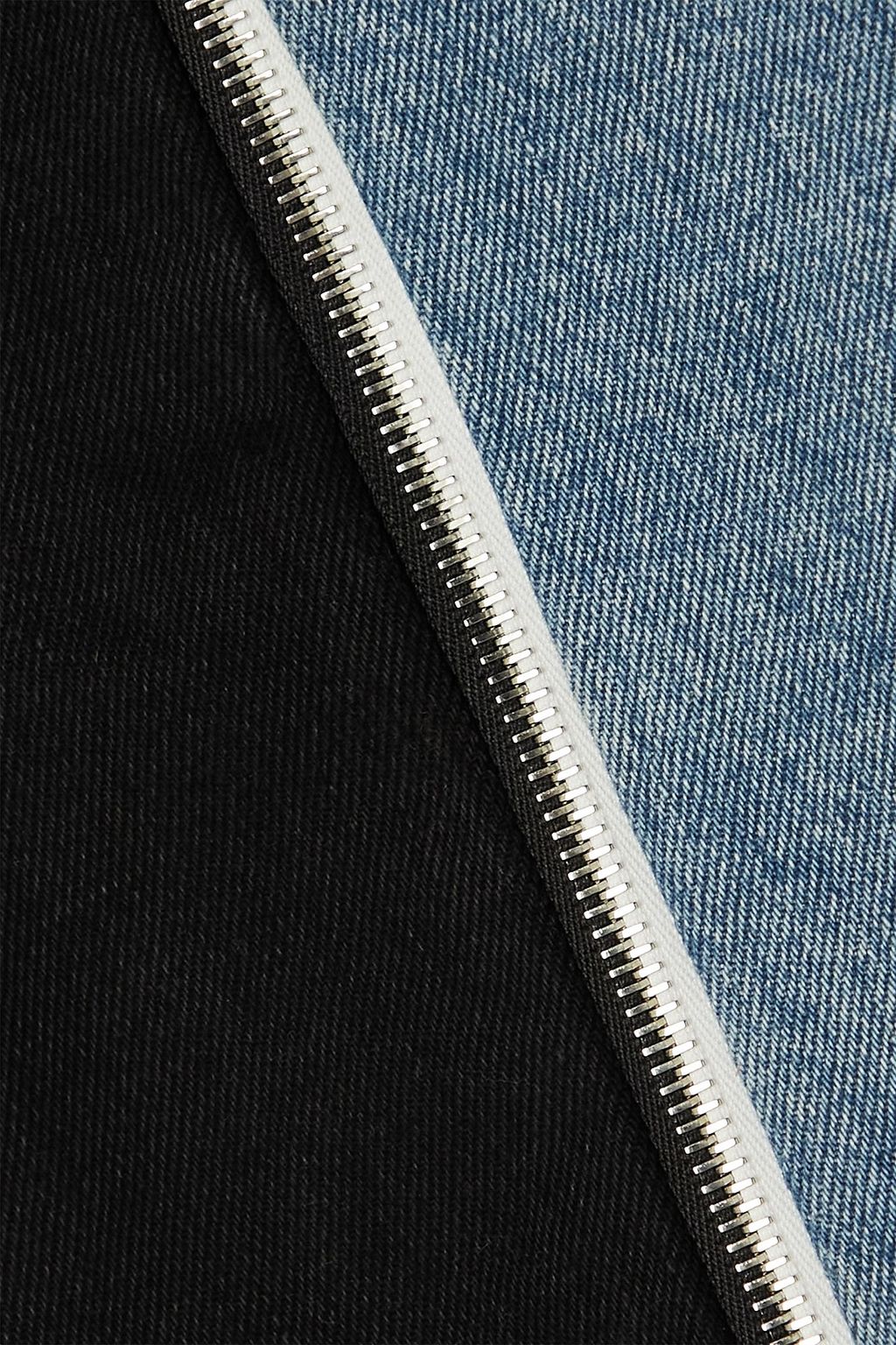 GAUCHERE 지퍼 디테일 투톤 데님 미디 스커트