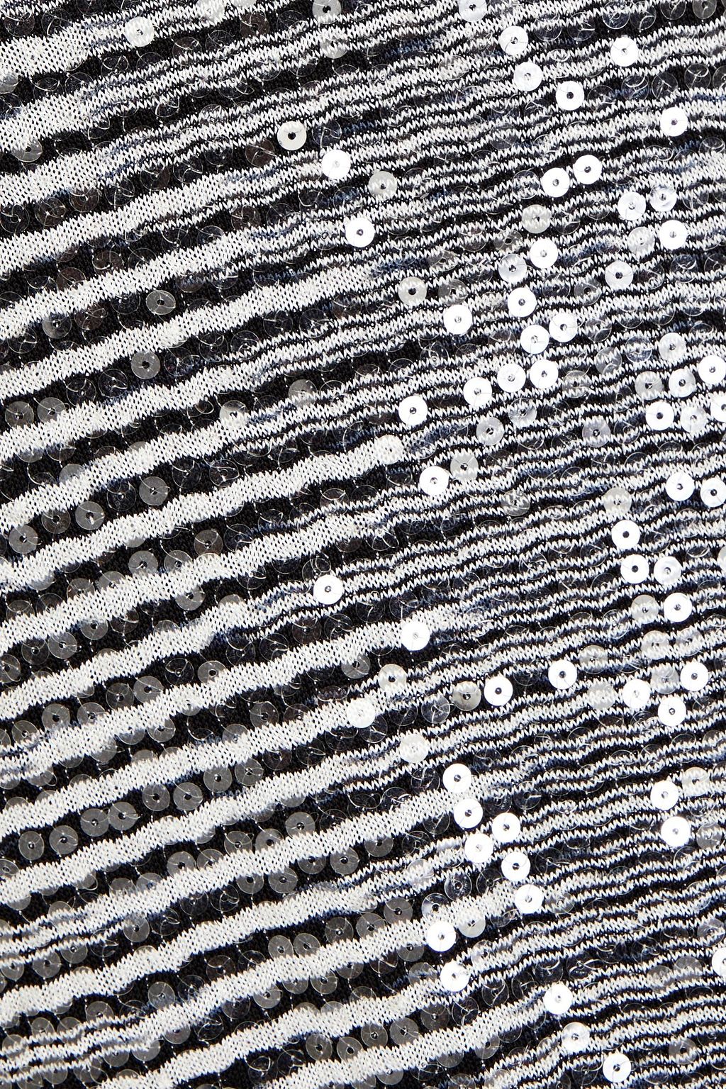 MISSONI فستان طويل مصنوع من نسيج بحبكة كروشيه ومزين بأقراص برّاقة